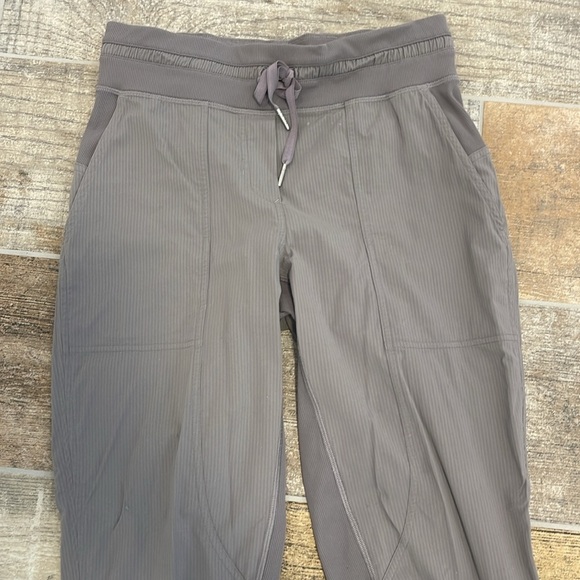 Lululemon Dance Studio Crop II *Unlined 20" Gray Purple Size 4 - Picture 3 of 8